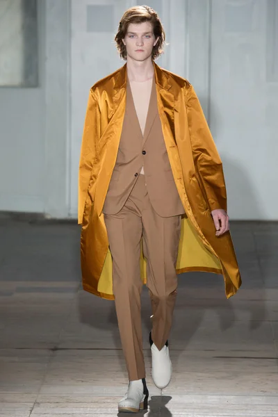 Look 22